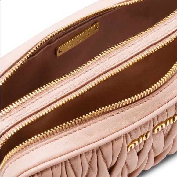 MIU MIU
Nappa Matelasse Double Zip Pochette Clutch Loto Come with Strap. - Picture 9 of 10
